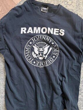 Chaser Men's Black and Grey T-shirt